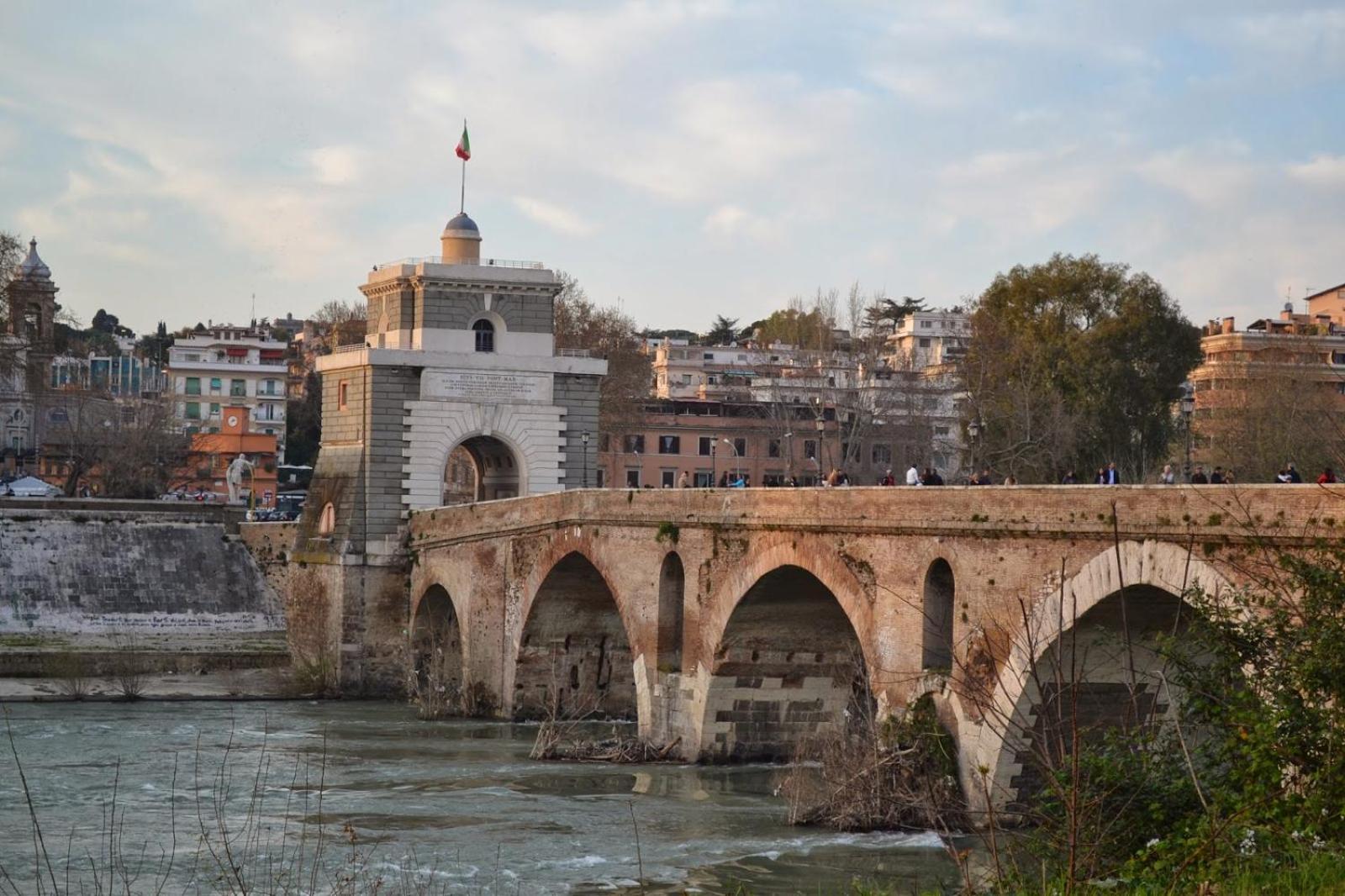 Dolcevita Ponte Milvio Рим Экстерьер фото